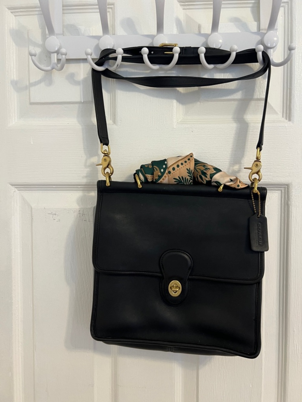 VintageCoach Willis Black Leather Turnlock Crossbody Bag